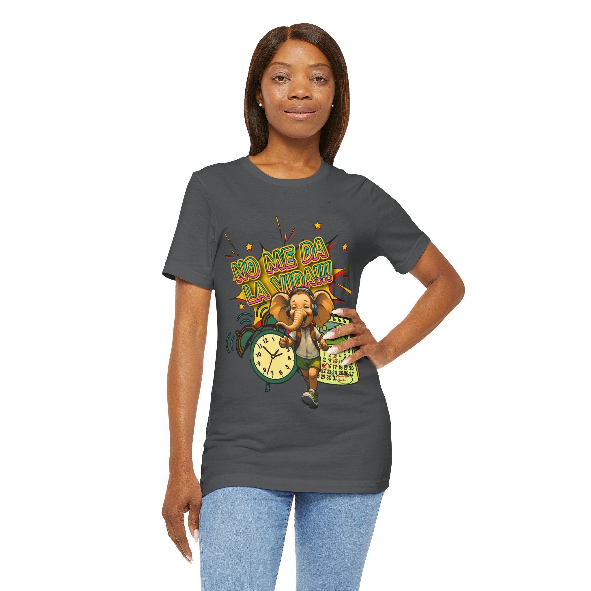 No Me Da La Vida Elephant Graphic Tee — Funny Spanish Alarm Clock T-Shirt