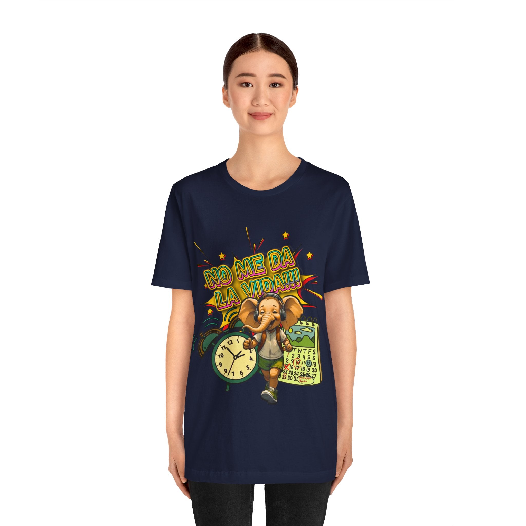 No Me Da La Vida Elephant Graphic Tee — Funny Spanish Alarm Clock T-Shirt