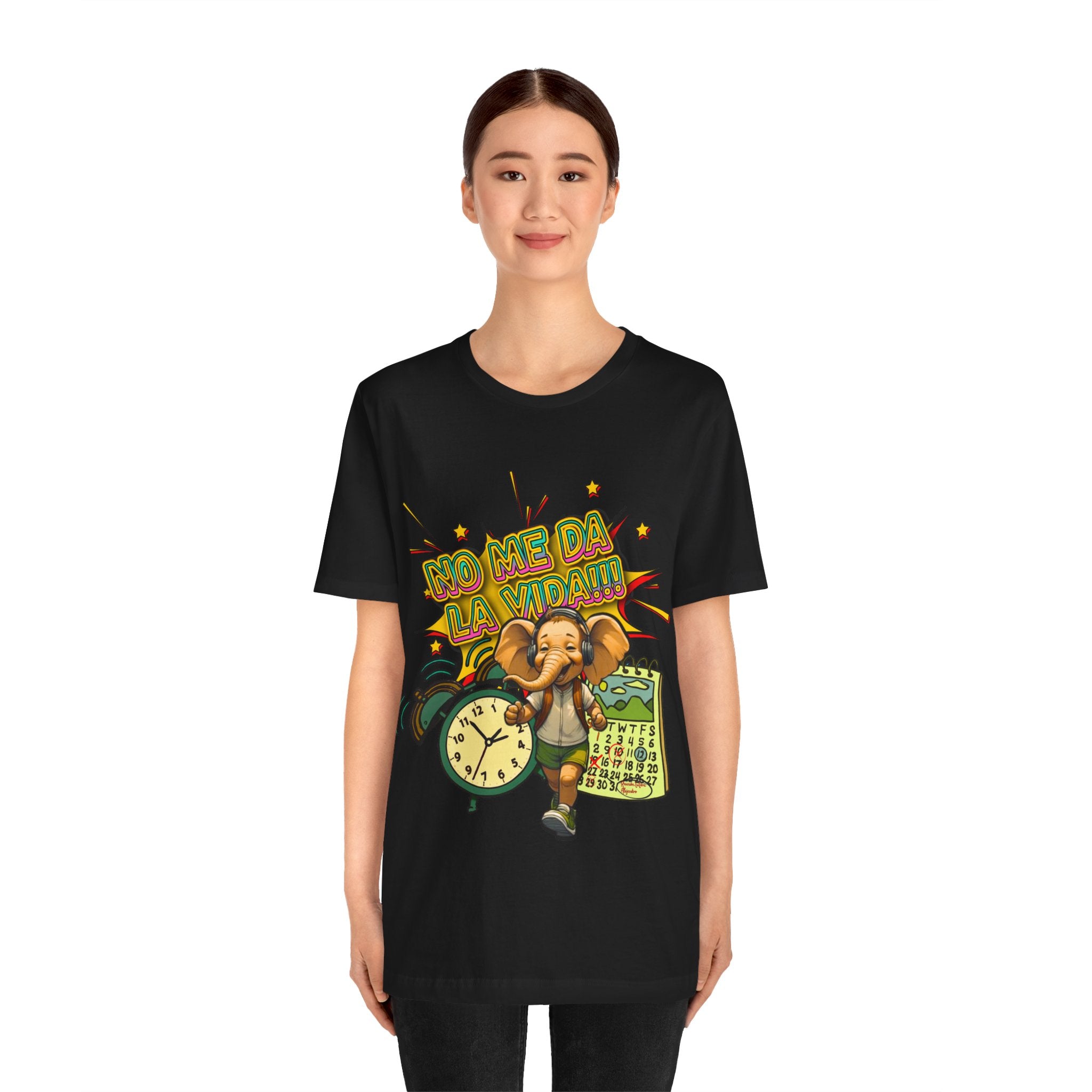 No Me Da La Vida Elephant Graphic Tee — Funny Spanish Alarm Clock T-Shirt
