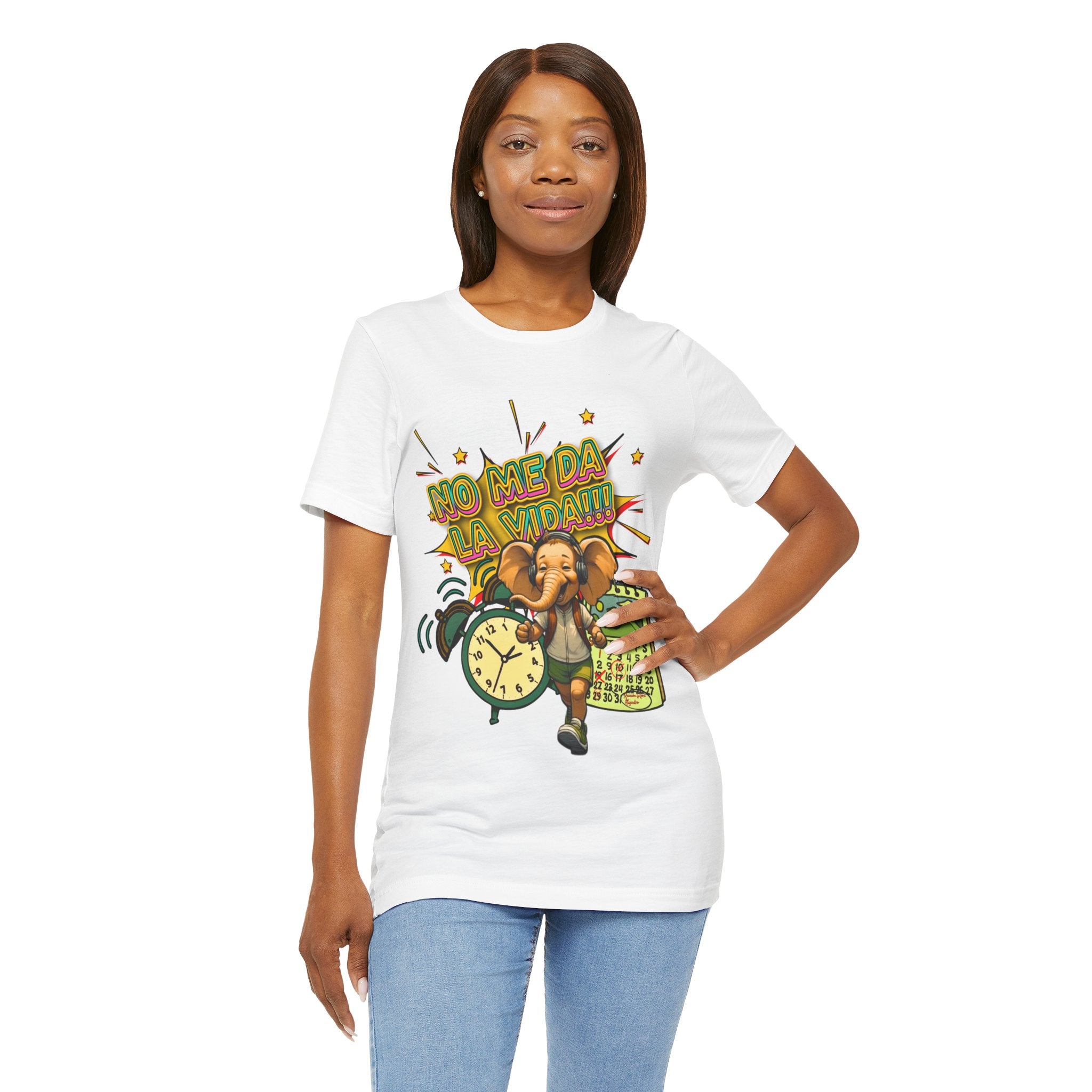 No Me Da La Vida Elephant Graphic Tee — Funny Spanish Alarm Clock T-Shirt