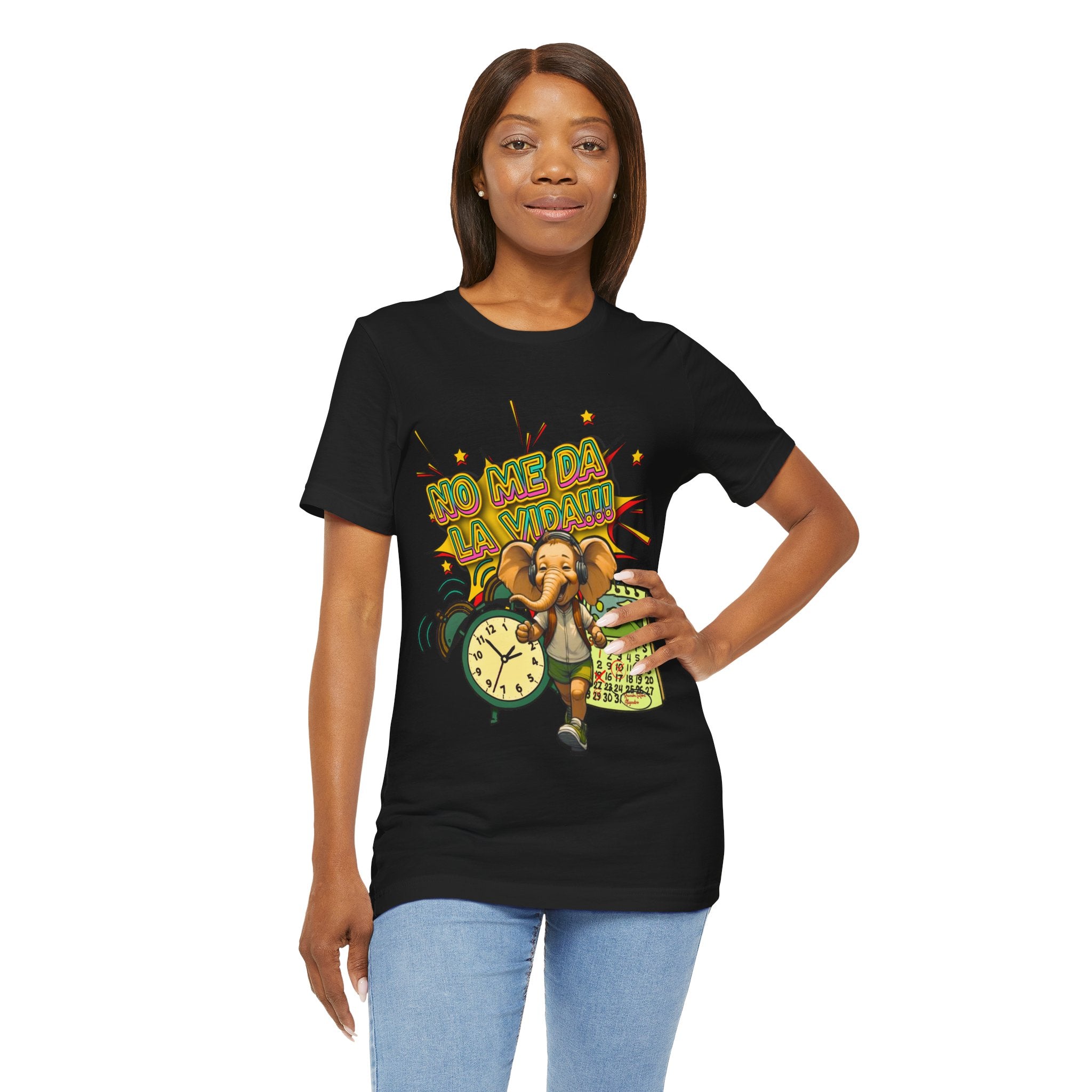 No Me Da La Vida Elephant Graphic Tee — Funny Spanish Alarm Clock T-Shirt