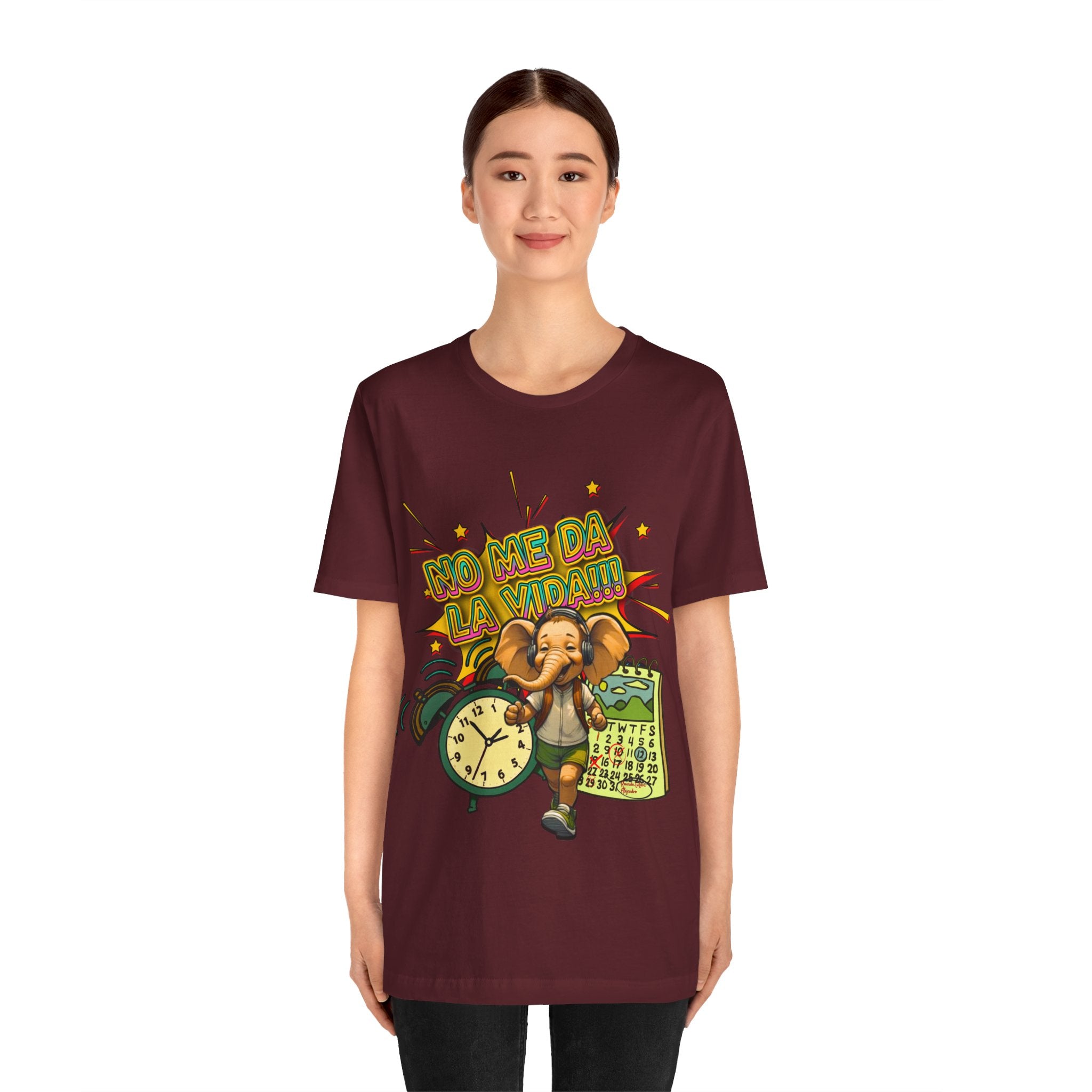 No Me Da La Vida Elephant Graphic Tee — Funny Spanish Alarm Clock T-Shirt